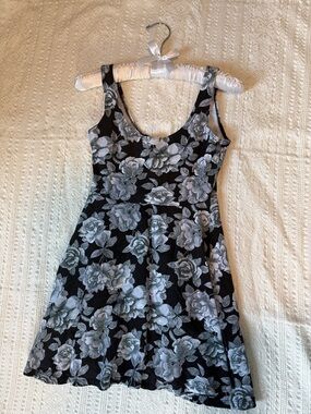 Sparkle & Fade Black and Gray Floral Scoop Mini Dress